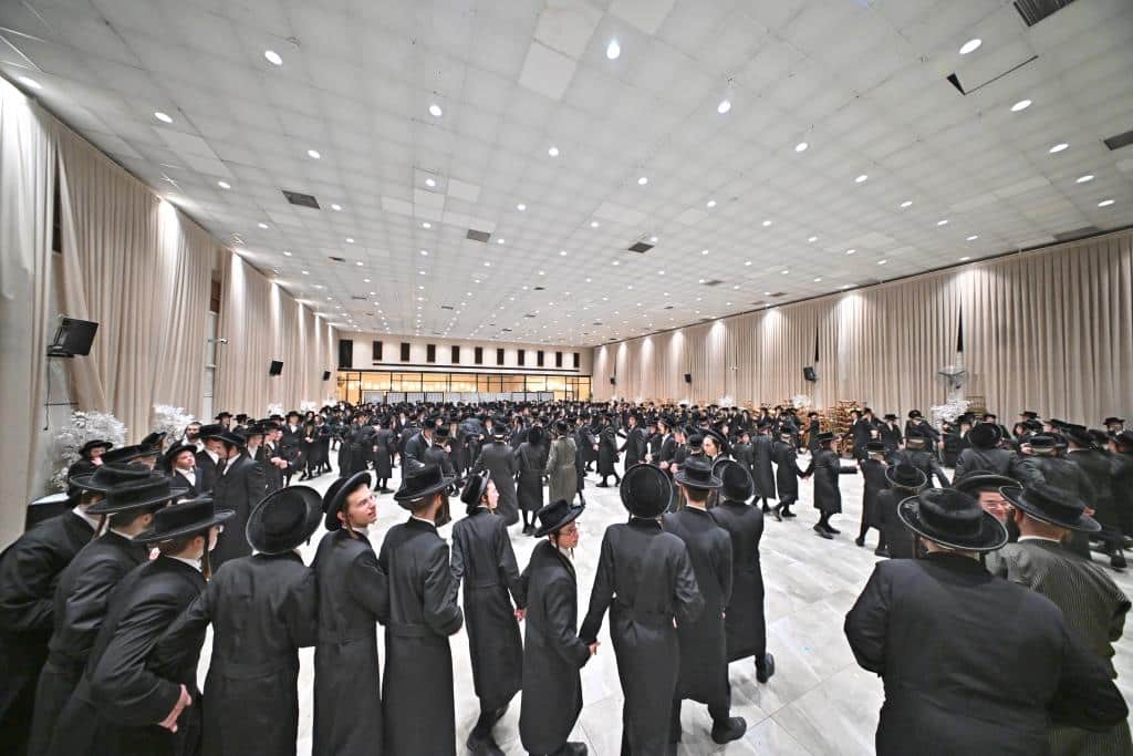 גלריה: מעמד כתרה של תורה למאות בחורי "תולדות אהרן" גלריה: מעמד כתרה של תורה למאות בחורי "תולדות אהרן"