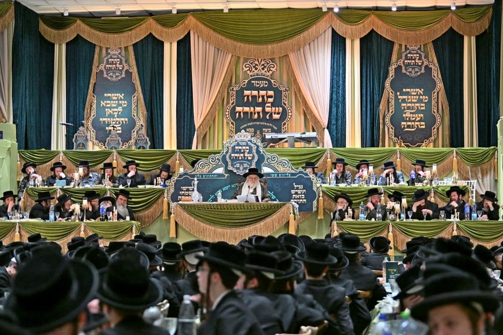 גלריה: מעמד כתרה של תורה למאות בחורי "תולדות אהרן" גלריה: מעמד כתרה של תורה למאות בחורי "תולדות אהרן"