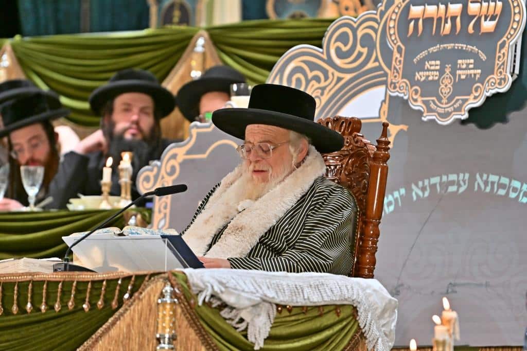 גלריה: מעמד כתרה של תורה למאות בחורי "תולדות אהרן" גלריה: מעמד כתרה של תורה למאות בחורי "תולדות אהרן"