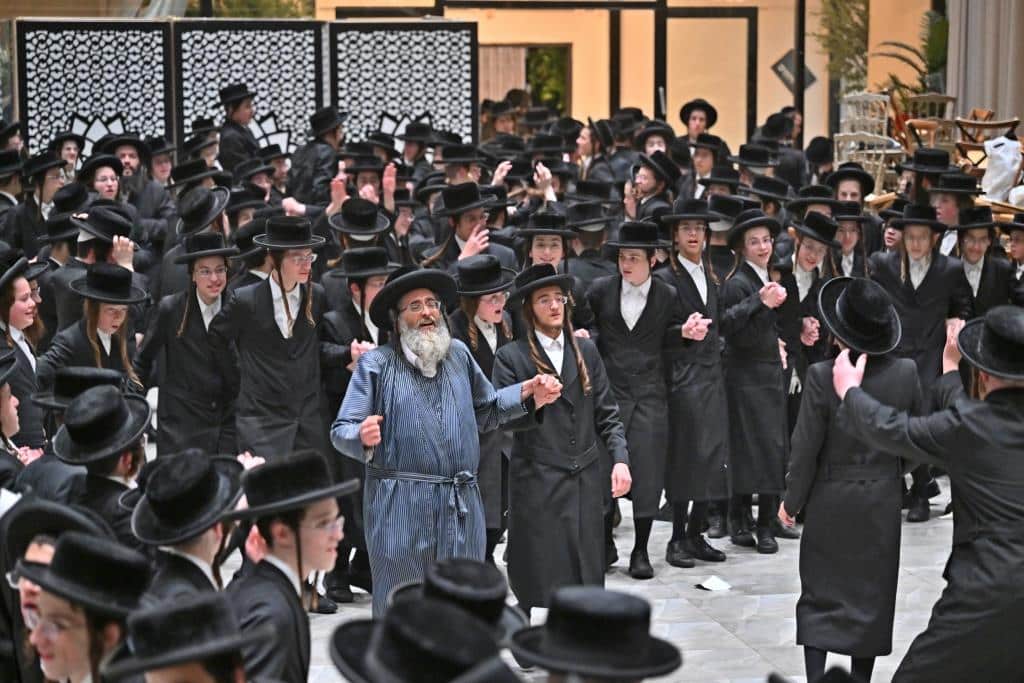 גלריה: מעמד כתרה של תורה למאות בחורי "תולדות אהרן" גלריה: מעמד כתרה של תורה למאות בחורי "תולדות אהרן"