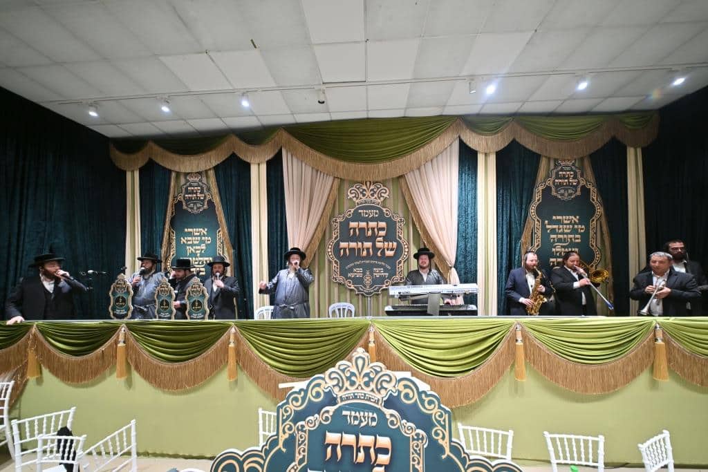 גלריה: מעמד כתרה של תורה למאות בחורי "תולדות אהרן" גלריה: מעמד כתרה של תורה למאות בחורי "תולדות אהרן"