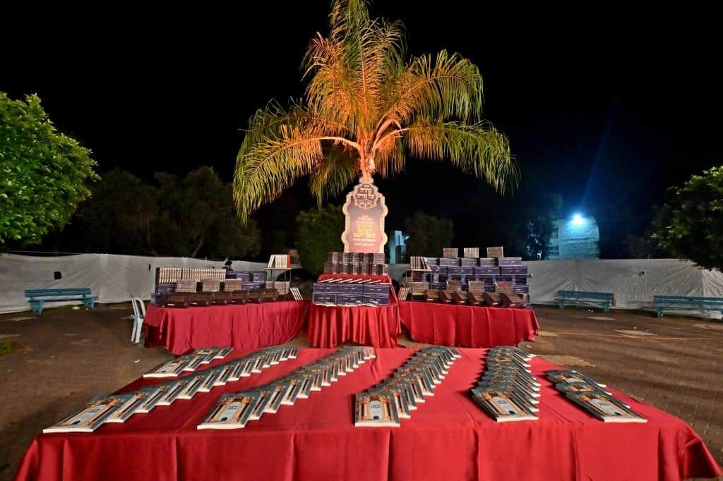 גלריה: מעמד כתרה של תורה למאות בחורי "תולדות אהרן" גלריה: מעמד כתרה של תורה למאות בחורי "תולדות אהרן"