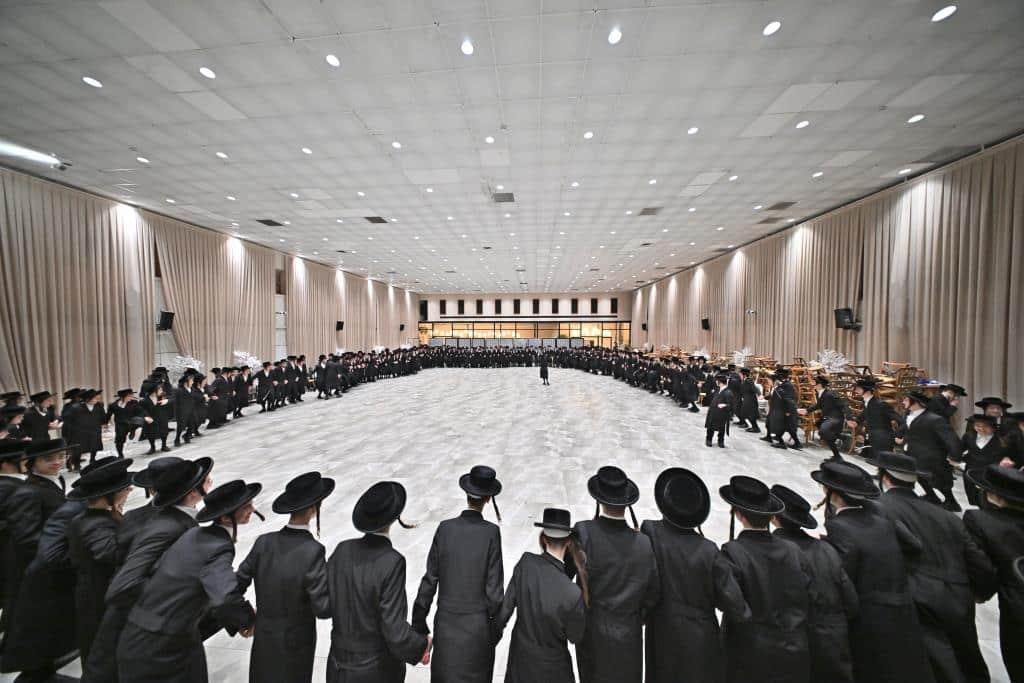 גלריה: מעמד כתרה של תורה למאות בחורי "תולדות אהרן" גלריה: מעמד כתרה של תורה למאות בחורי "תולדות אהרן"