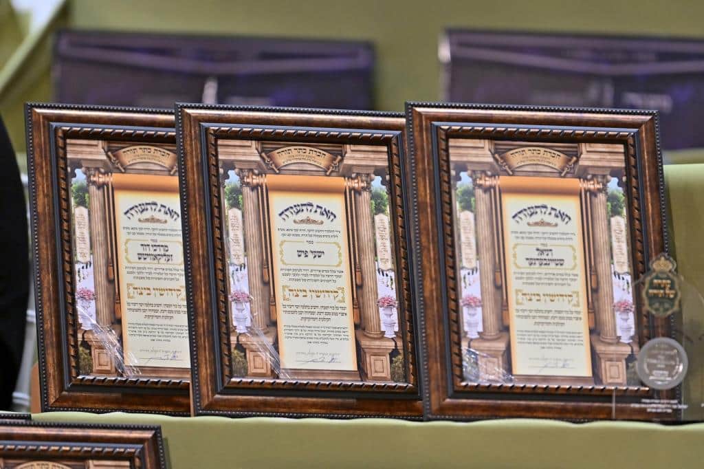 גלריה: מעמד כתרה של תורה למאות בחורי "תולדות אהרן" גלריה: מעמד כתרה של תורה למאות בחורי "תולדות אהרן"