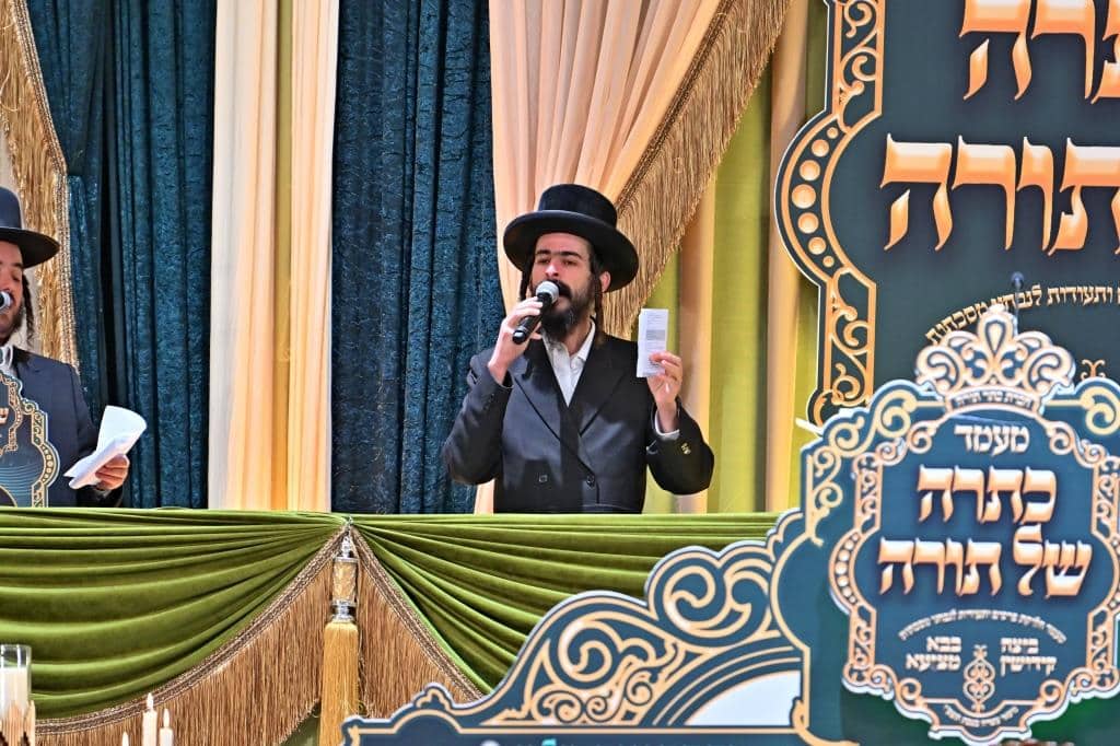 גלריה: מעמד כתרה של תורה למאות בחורי "תולדות אהרן" גלריה: מעמד כתרה של תורה למאות בחורי "תולדות אהרן"