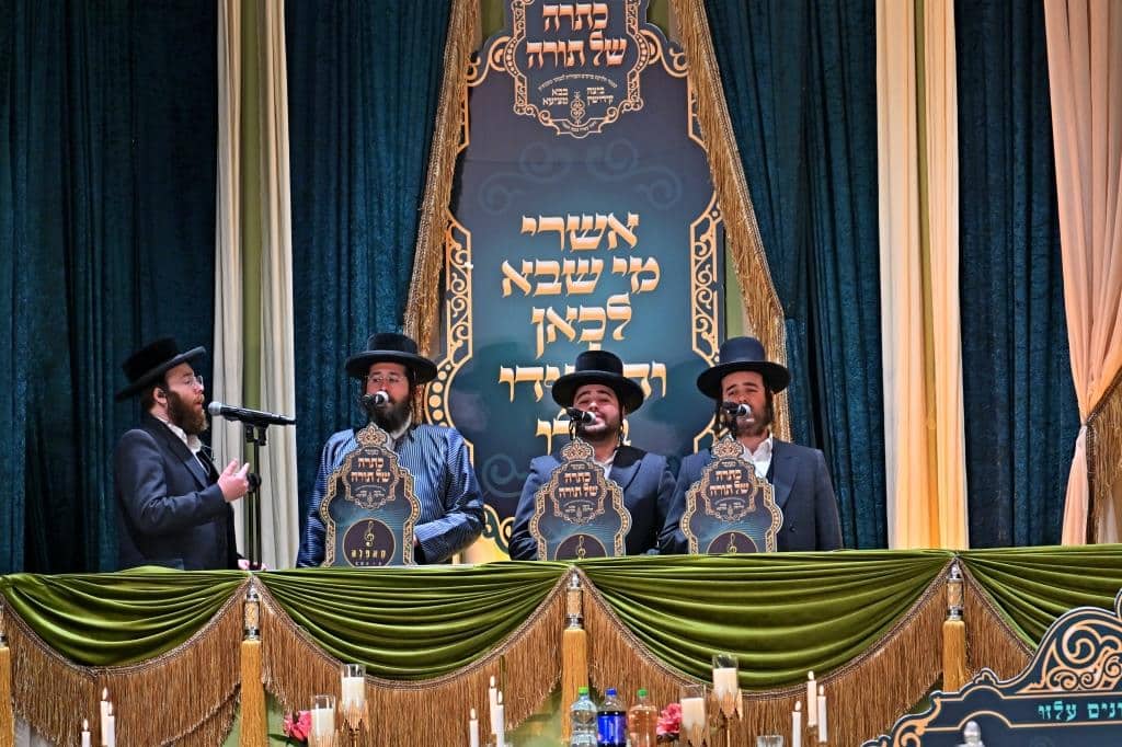 גלריה: מעמד כתרה של תורה למאות בחורי "תולדות אהרן" גלריה: מעמד כתרה של תורה למאות בחורי "תולדות אהרן"