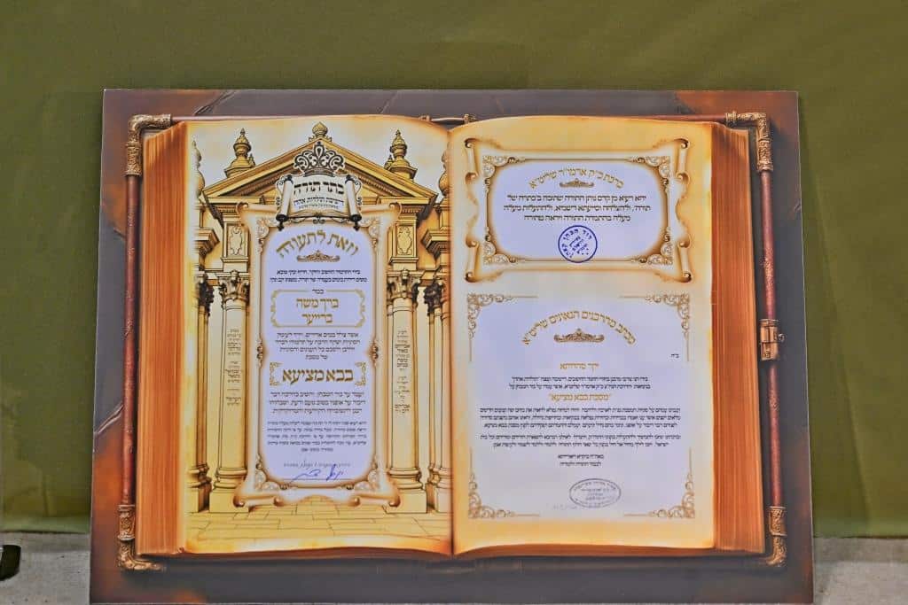 גלריה: מעמד כתרה של תורה למאות בחורי "תולדות אהרן" גלריה: מעמד כתרה של תורה למאות בחורי "תולדות אהרן"