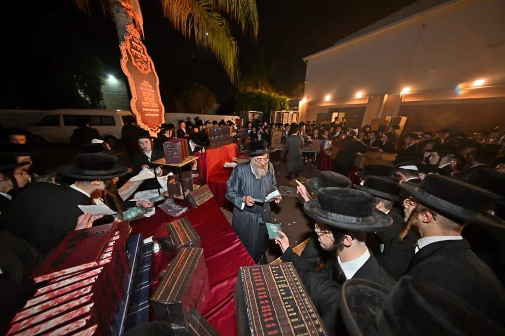 גלריה: מעמד כתרה של תורה למאות בחורי "תולדות אהרן" גלריה: מעמד כתרה של תורה למאות בחורי "תולדות אהרן"