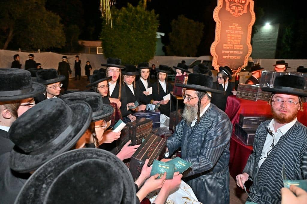 גלריה: מעמד כתרה של תורה למאות בחורי "תולדות אהרן" גלריה: מעמד כתרה של תורה למאות בחורי "תולדות אהרן"