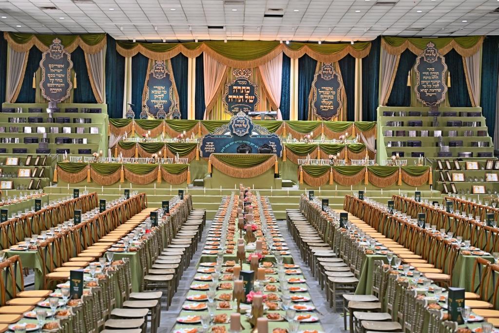 גלריה: מעמד כתרה של תורה למאות בחורי "תולדות אהרן" גלריה: מעמד כתרה של תורה למאות בחורי "תולדות אהרן"