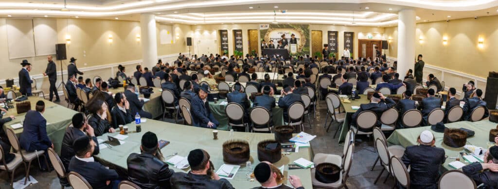 במעמד כביר בהשתתפות מרנן ורבנן: בפתיחת מערך ההכשרה המקצועי של 'זה לזה' לחונכים ומחנכים להעצמת מאות יתומים