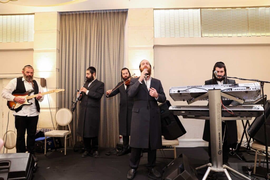 גלריה: שמחת נישואי בן המשפיע הגה"צ רבי פנחס דוד בונקר