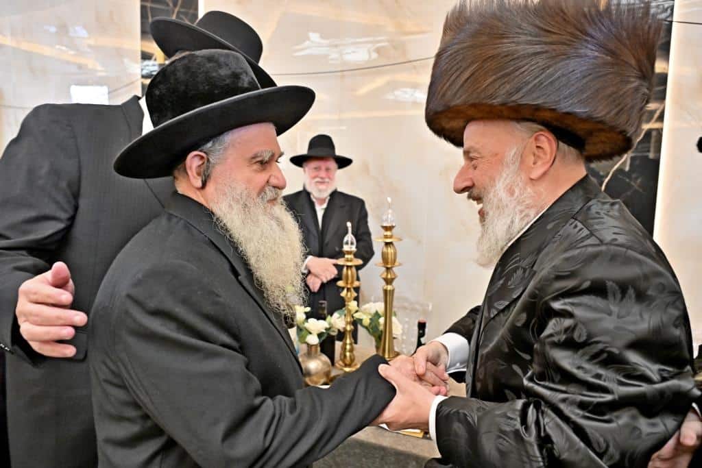 גלריה: רבנים ואישי ציבור בשמחת בר המצוה לבן איש קרעסטיר