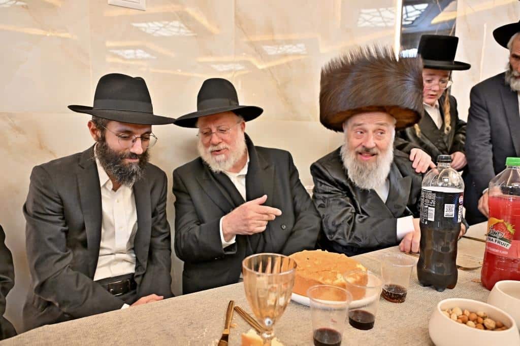 גלריה: רבנים ואישי ציבור בשמחת בר המצוה לבן איש קרעסטיר