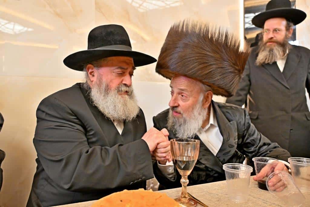 גלריה: רבנים ואישי ציבור בשמחת בר המצוה לבן איש קרעסטיר