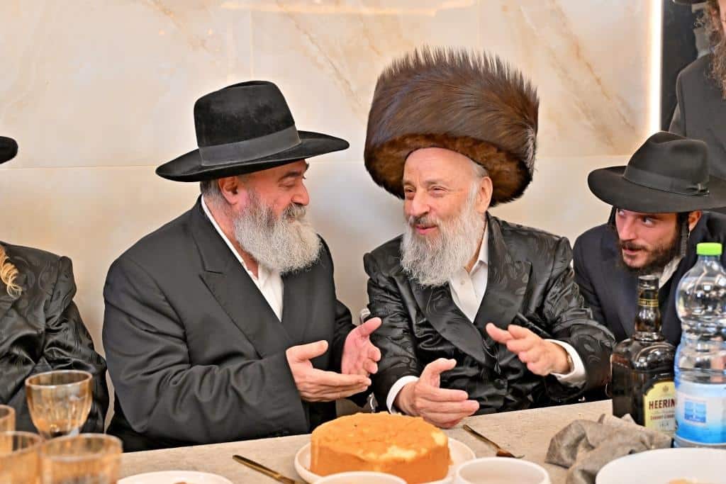 גלריה: רבנים ואישי ציבור בשמחת בר המצוה לבן איש קרעסטיר