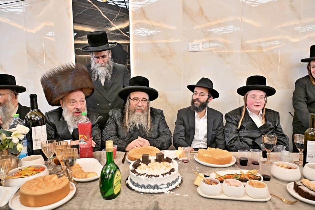 גלריה: רבנים ואישי ציבור בשמחת בר המצוה לבן איש קרעסטיר