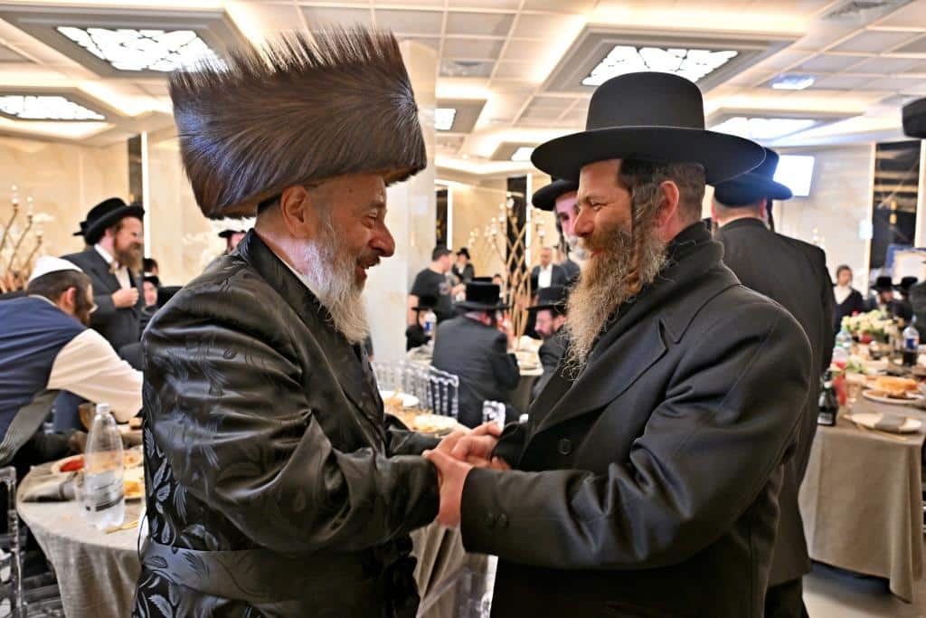 גלריה: רבנים ואישי ציבור בשמחת בר המצוה לבן איש קרעסטיר