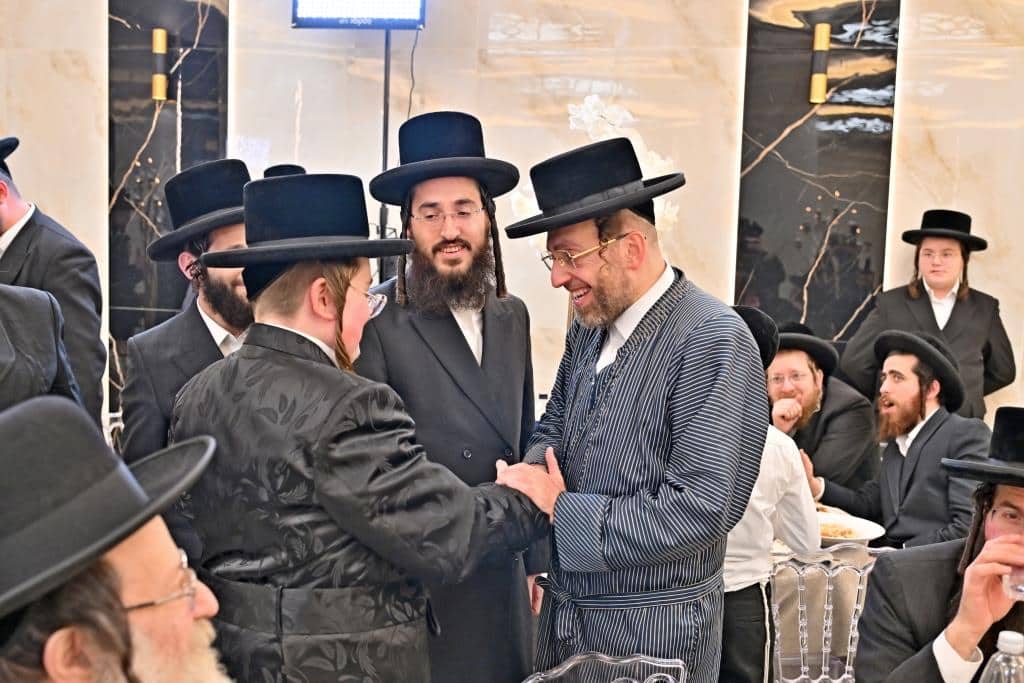 גלריה: רבנים ואישי ציבור בשמחת בר המצוה לבן איש קרעסטיר