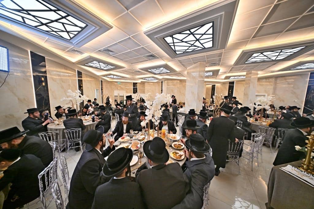 גלריה: רבנים ואישי ציבור בשמחת בר המצוה לבן איש קרעסטיר