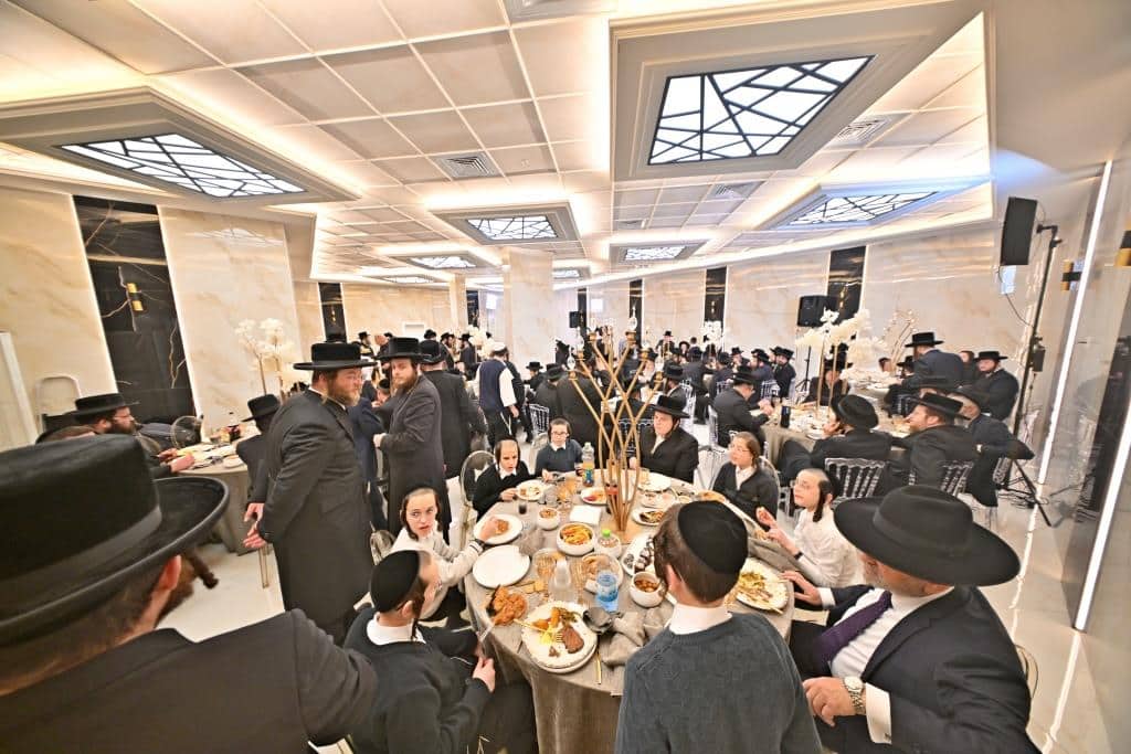 גלריה: רבנים ואישי ציבור בשמחת בר המצוה לבן איש קרעסטיר