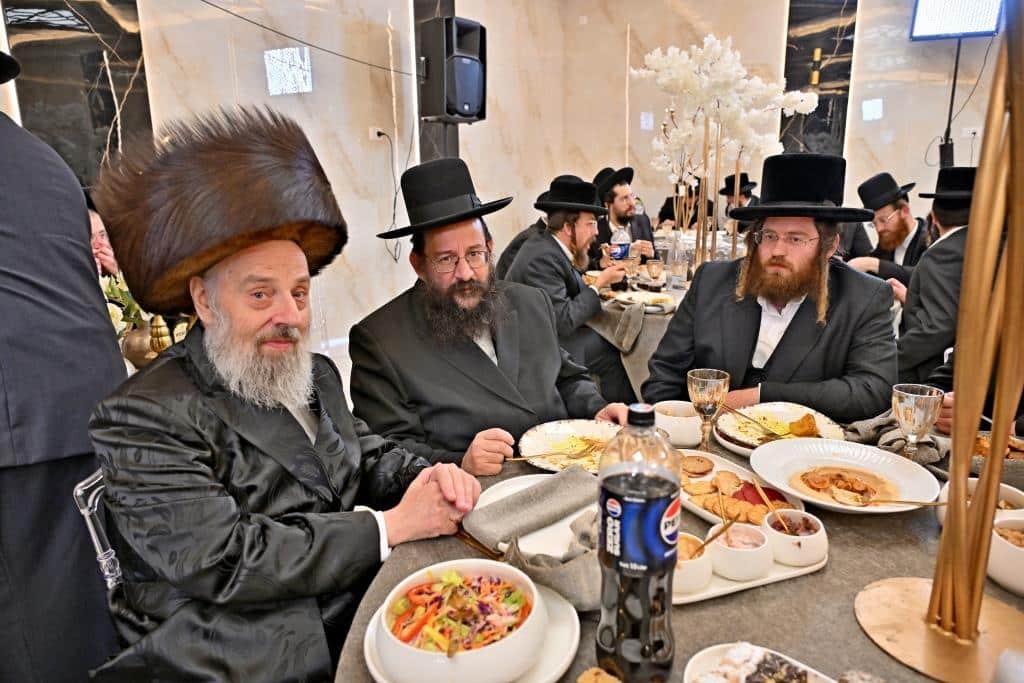 גלריה: רבנים ואישי ציבור בשמחת בר המצוה לבן איש קרעסטיר