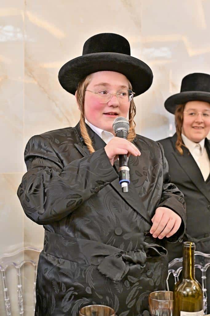 גלריה: רבנים ואישי ציבור בשמחת בר המצוה לבן איש קרעסטיר