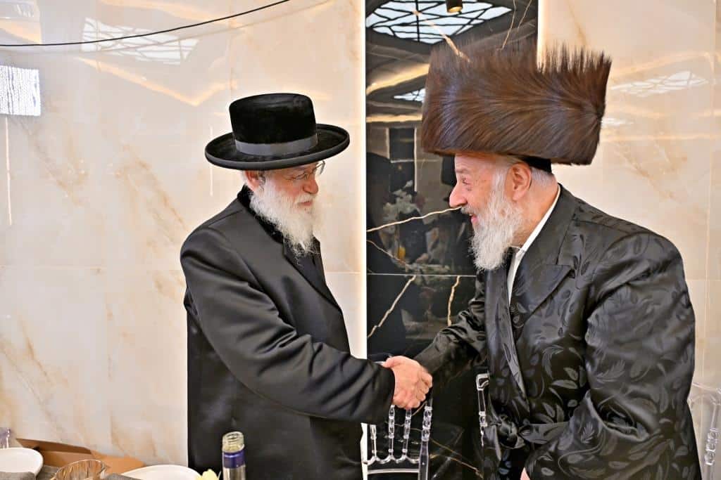 גלריה: רבנים ואישי ציבור בשמחת בר המצוה לבן איש קרעסטיר