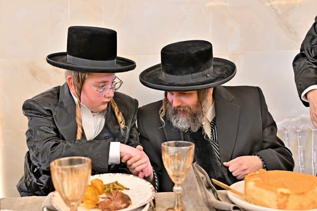 גלריה: רבנים ואישי ציבור בשמחת בר המצוה לבן איש קרעסטיר