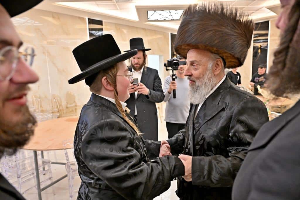 גלריה: רבנים ואישי ציבור בשמחת בר המצוה לבן איש קרעסטיר