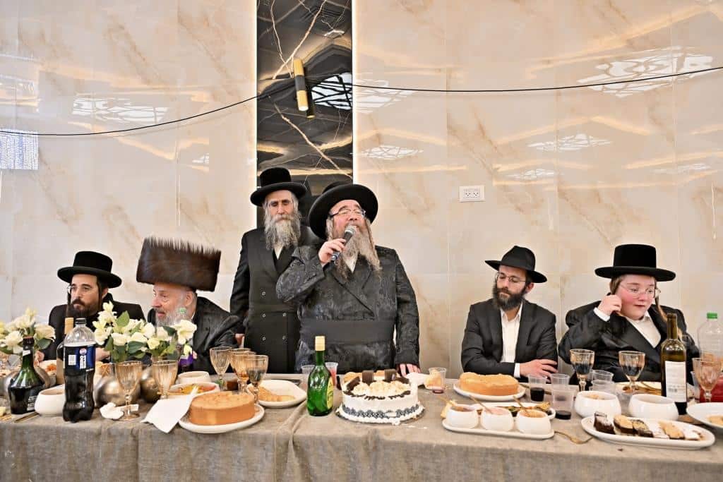 גלריה: רבנים ואישי ציבור בשמחת בר המצוה לבן איש קרעסטיר