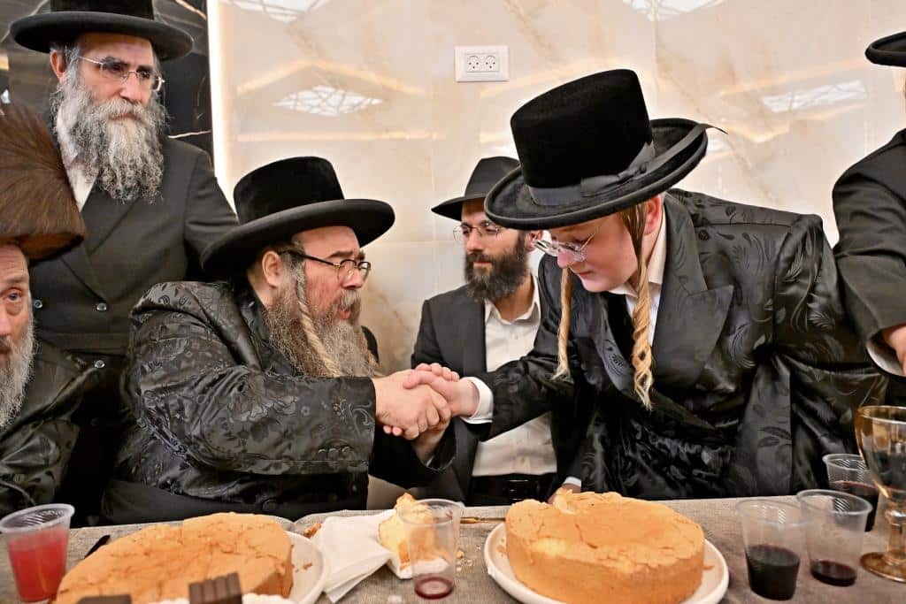 גלריה: רבנים ואישי ציבור בשמחת בר המצוה לבן איש קרעסטיר