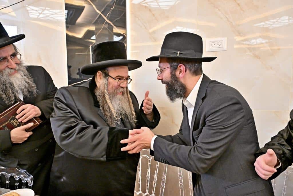 גלריה: רבנים ואישי ציבור בשמחת בר המצוה לבן איש קרעסטיר