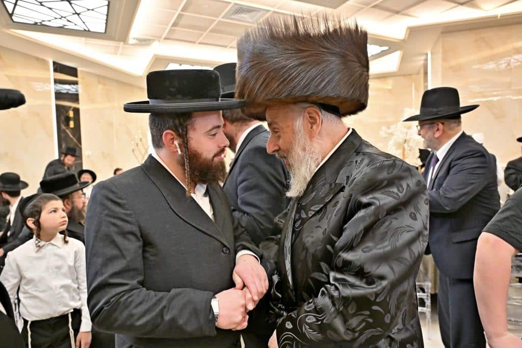 גלריה: רבנים ואישי ציבור בשמחת בר המצוה לבן איש קרעסטיר