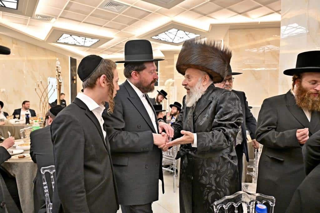 גלריה: רבנים ואישי ציבור בשמחת בר המצוה לבן איש קרעסטיר