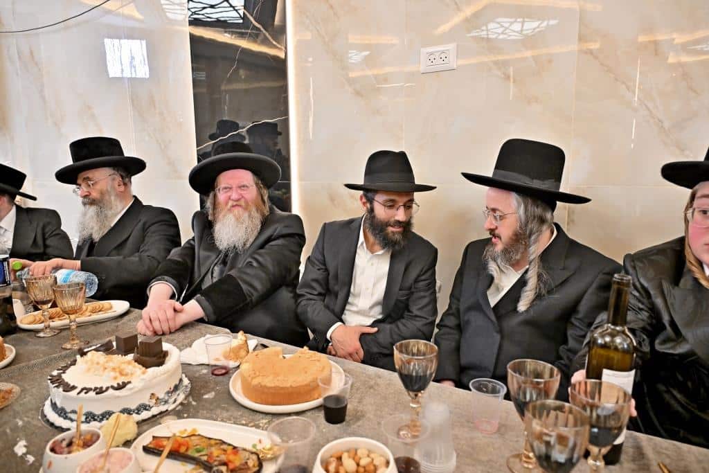 גלריה: רבנים ואישי ציבור בשמחת בר המצוה לבן איש קרעסטיר