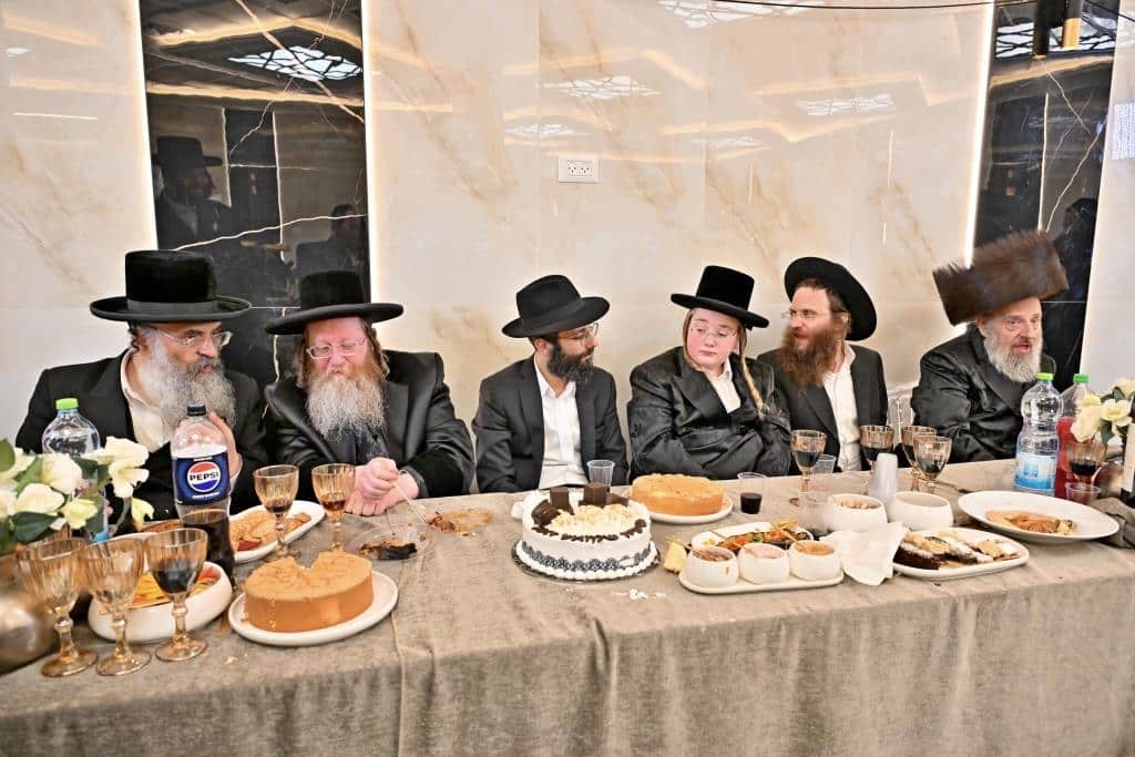 גלריה: רבנים ואישי ציבור בשמחת בר המצוה לבן איש קרעסטיר