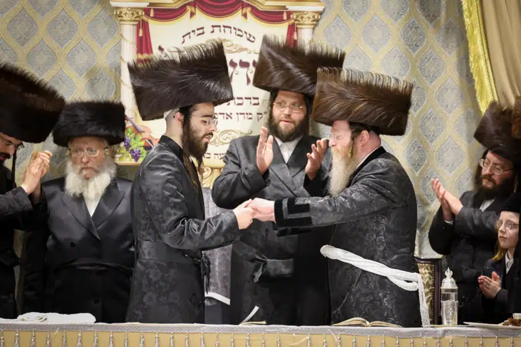 עריכת הטיש ושמחת הפארשפיל לבן האדמו"ר מזוועהיל