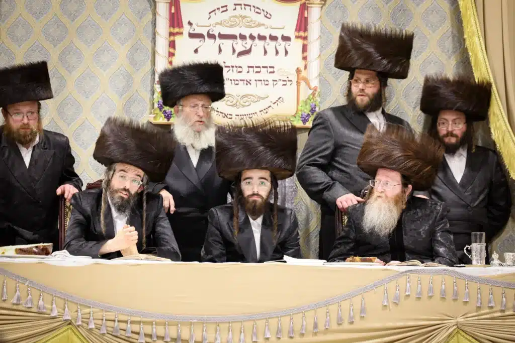 עריכת הטיש ושמחת הפארשפיל לבן האדמו"ר מזוועהיל