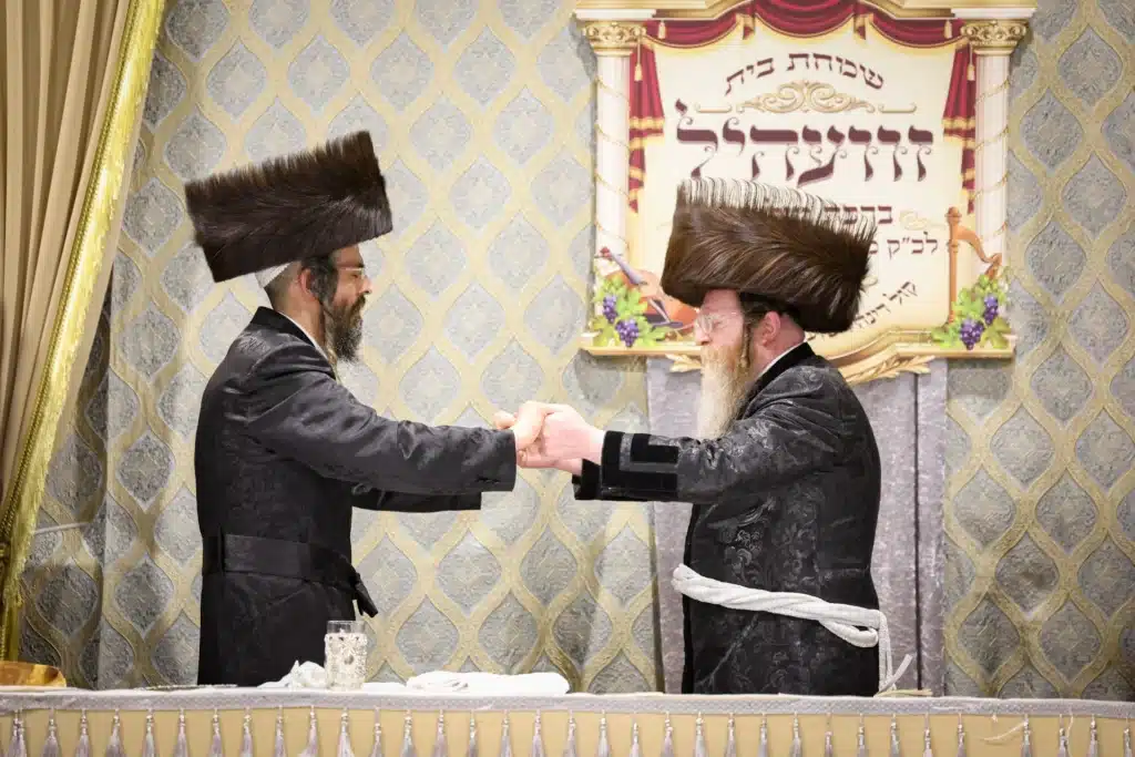 עריכת הטיש ושמחת הפארשפיל לבן האדמו"ר מזוועהיל