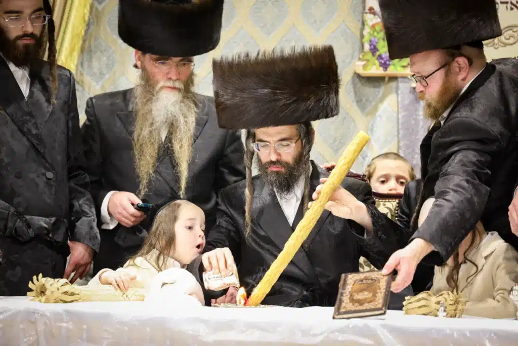 עריכת הטיש ושמחת הפארשפיל לבן האדמו"ר מזוועהיל