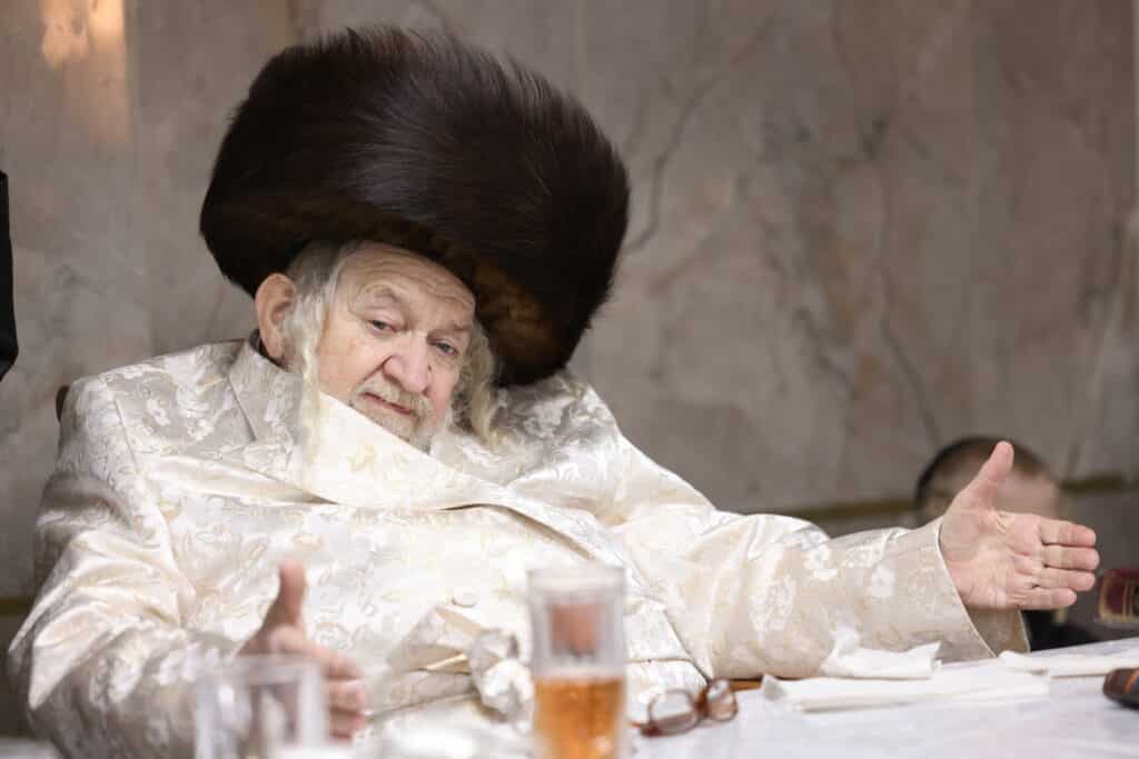 גלריה: האדמו"ר מטעמעשוואר שבת במירון וערך חלאק'ה לנינו