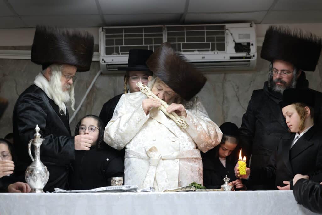 גלריה: האדמו"ר מטעמעשוואר שבת במירון וערך חלאק'ה לנינו