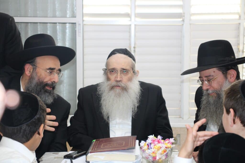 התלמידים מת"ת פרי תואר התפלפלו ורקדו עם גדולי ישראל