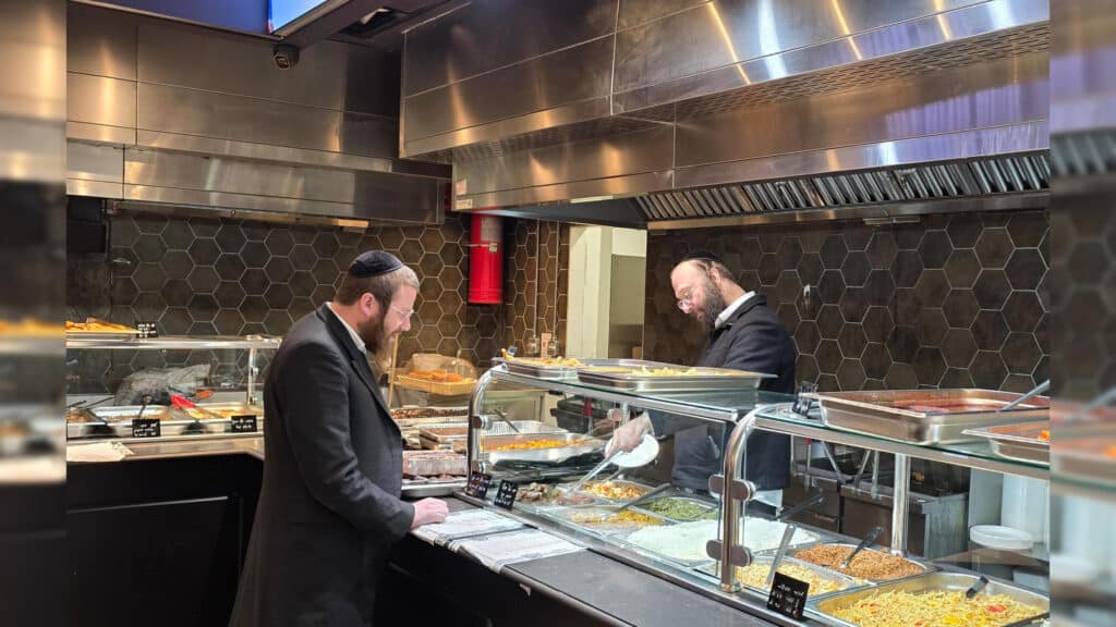 איצקוביץ': תפילת הזמר, השר המזמר ושמחת נישואי הנגידים