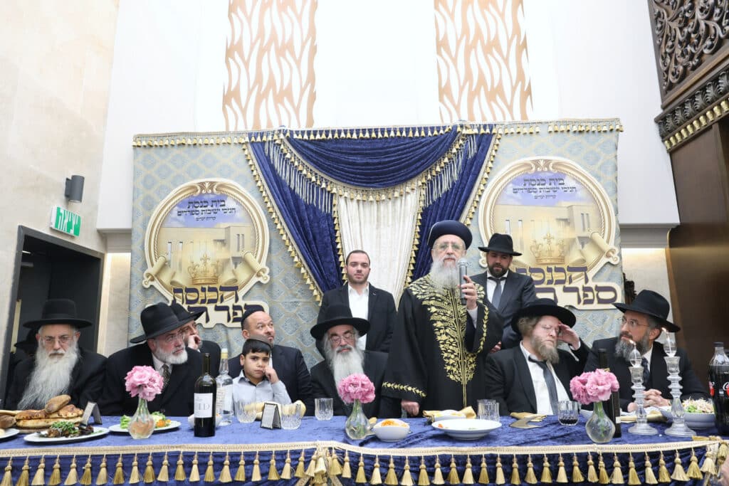 חניכי הישיבות בטלז סטון חגגו הכנסת ס"ת וקביעת מזוזות