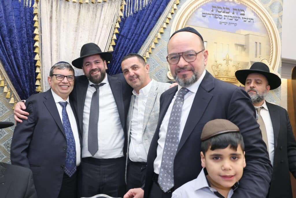 חניכי הישיבות בטלז סטון חגגו הכנסת ס"ת וקביעת מזוזות