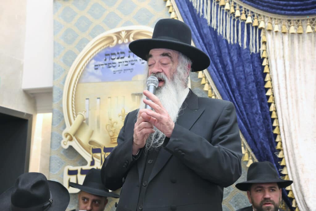 חניכי הישיבות בטלז סטון חגגו הכנסת ס"ת וקביעת מזוזות