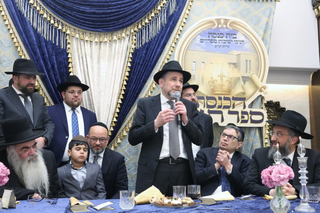 חניכי הישיבות בטלז סטון חגגו הכנסת ס"ת וקביעת מזוזות