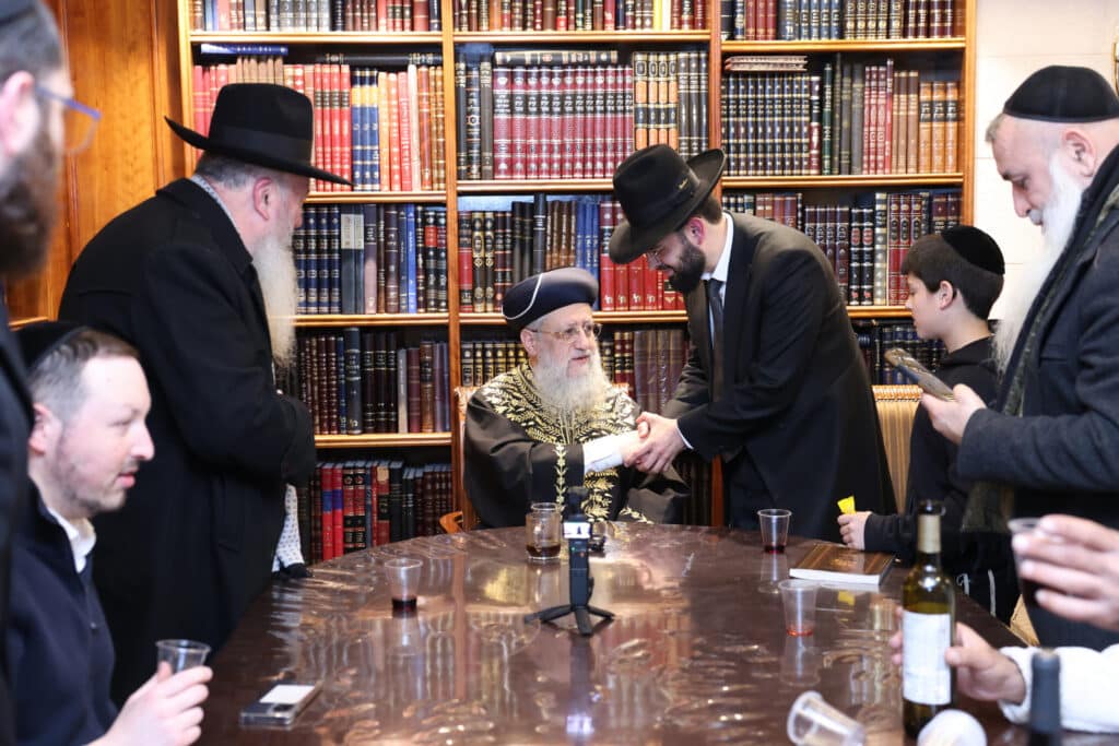 בני קהילת וינה ערכו סיום מסכת בלשכת הגר"ד יוסף